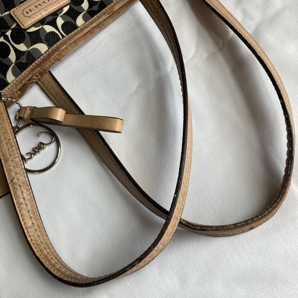 Coach bag still tons of life left - Picture 3 of 7